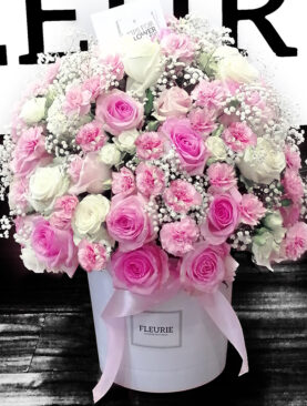 white pot - white & light pink ROSES DOME